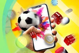 Myanmar ကစားသမား ဖုန်းဖြင့် ဘောလုံး Live Bet ချနေသောမြင်ကွင်း